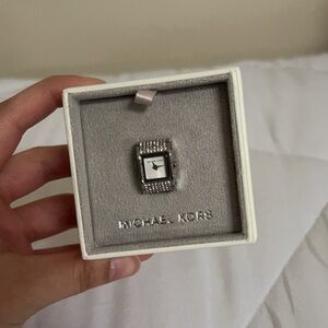 Flawed Michael Kors Darrington Pavé Ring Watch